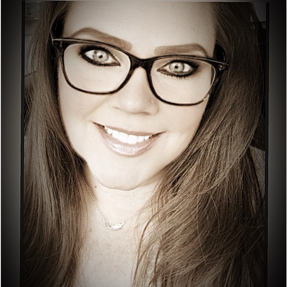 Meet your Posher, Elizabeth - Picture 2 of 2